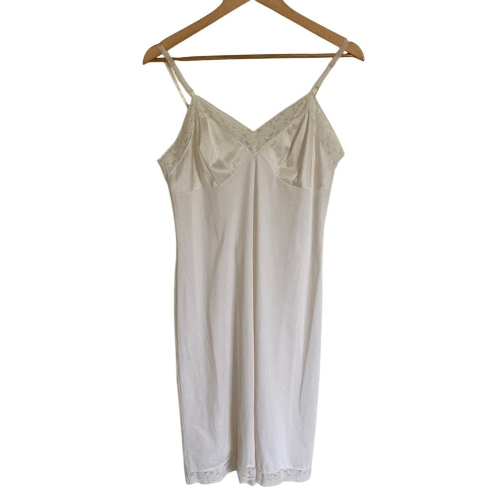 Vanity Fair Womens Full‎ Slip Size 36 White Lace Trims Knee Length